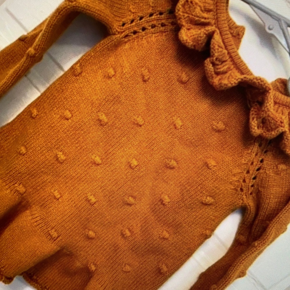 Charming mustard knit blouse